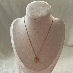 Gold pendant necklace